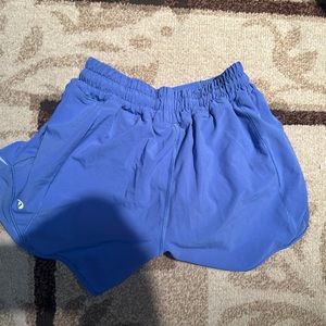 Lululemon hotty hots 4” size 2
